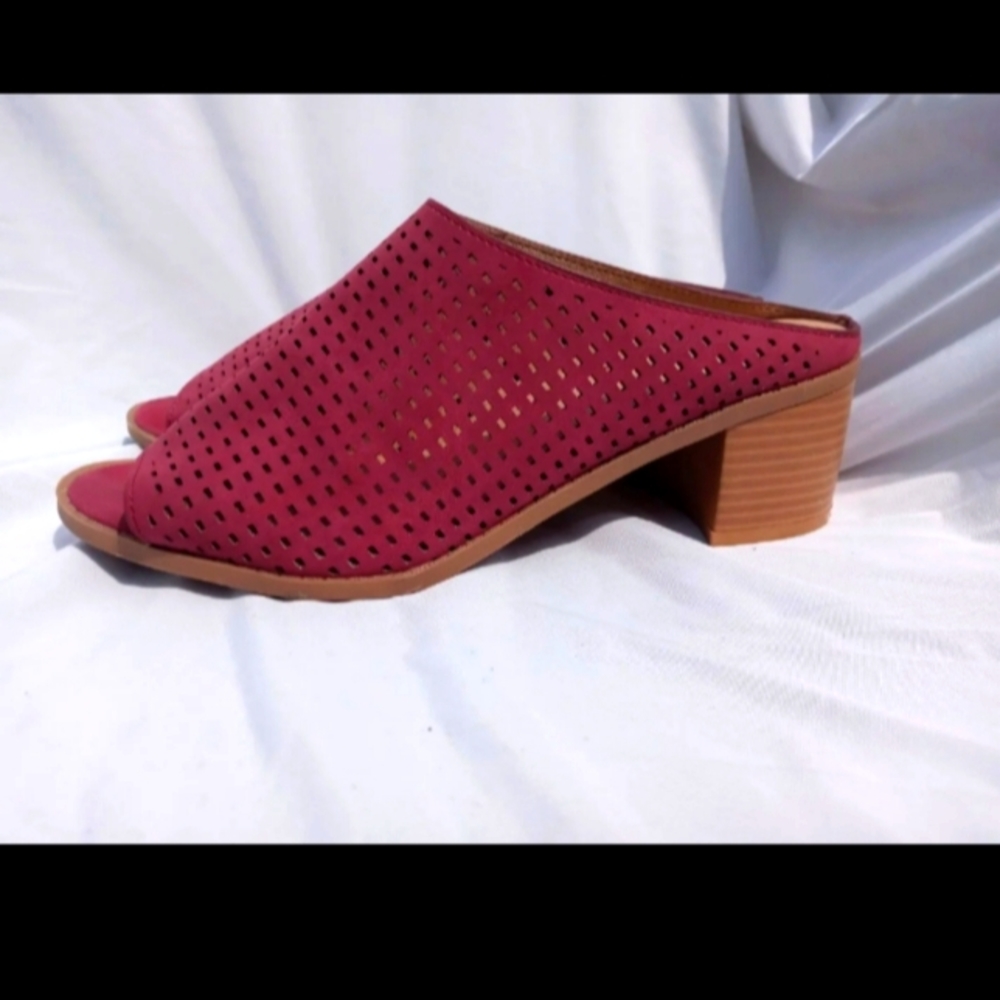 Open toe sandals